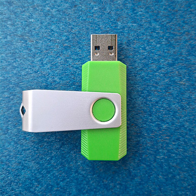 I chose to model this usb since it looked like it could be created with just a couple cubes and a deformer or two, which it was, mostly 